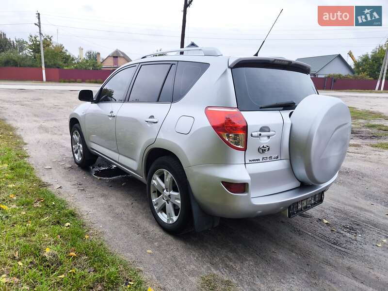 Внедорожник / Кроссовер Toyota RAV4 2006 в Черкассах