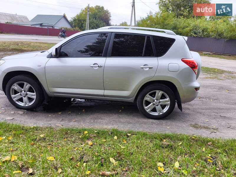 Внедорожник / Кроссовер Toyota RAV4 2006 в Черкассах