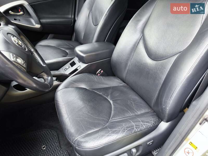 Внедорожник / Кроссовер Toyota RAV4 2006 в Черкассах