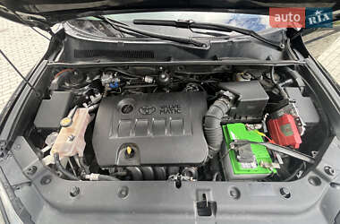 Внедорожник / Кроссовер Toyota RAV4 2011 в 