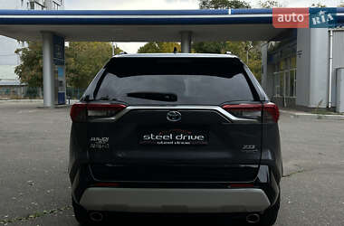 Внедорожник / Кроссовер Toyota RAV4 2020 в 