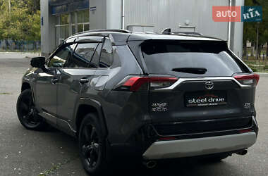 Внедорожник / Кроссовер Toyota RAV4 2020 в 