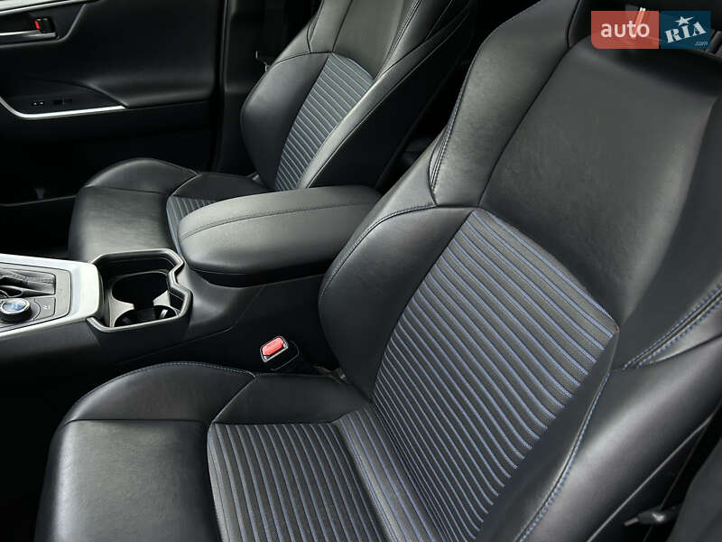 Внедорожник / Кроссовер Toyota RAV4 2020 в Николаеве