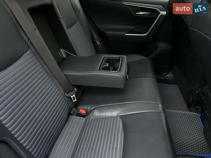 Внедорожник / Кроссовер Toyota RAV4 2020 в Николаеве