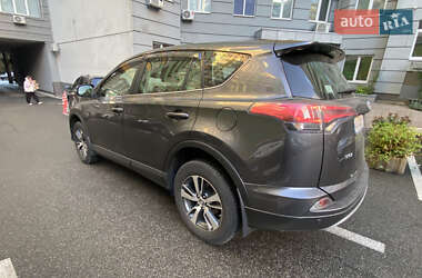 Внедорожник / Кроссовер Toyota RAV4 2016 в 