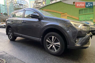Внедорожник / Кроссовер Toyota RAV4 2016 в 