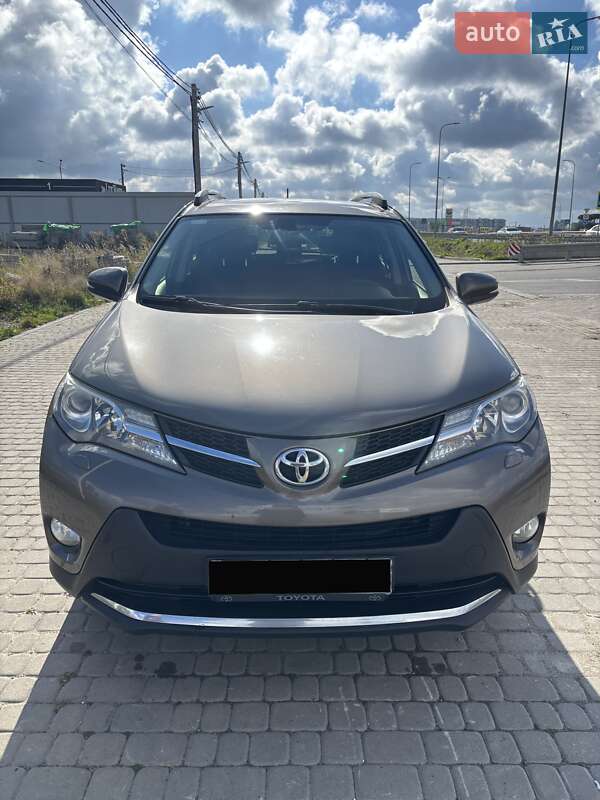 Внедорожник / Кроссовер Toyota RAV4 2014 в 