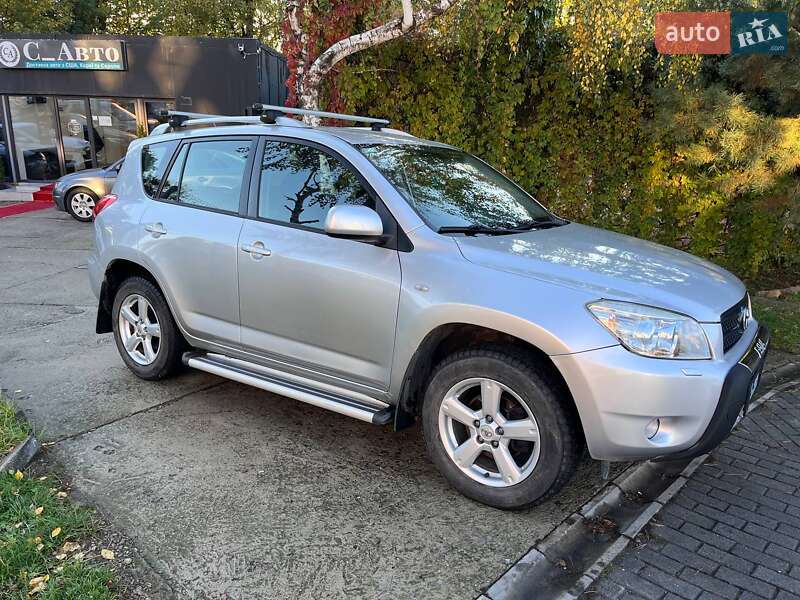 Внедорожник / Кроссовер Toyota RAV4 2006 в Черновцах