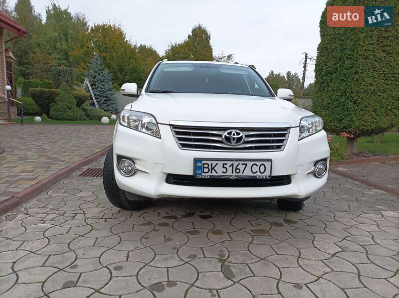 Внедорожник / Кроссовер Toyota RAV4 2011 в Ровно