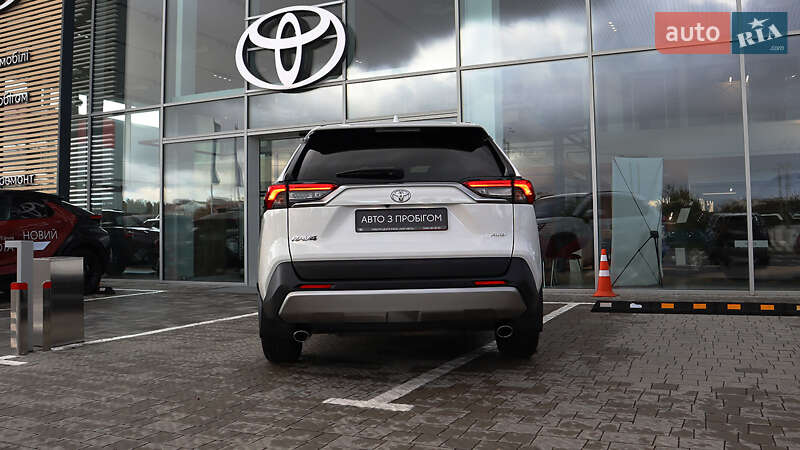 Позашляховик / Кросовер Toyota RAV4 2023 в Рівному