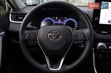 Внедорожник / Кроссовер Toyota RAV4 2023 в 
