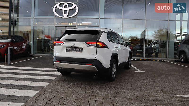 Позашляховик / Кросовер Toyota RAV4 2023 в Рівному