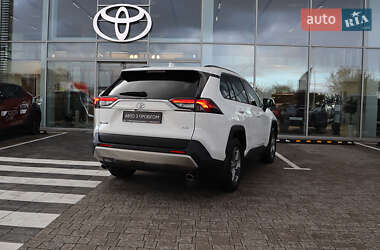 Внедорожник / Кроссовер Toyota RAV4 2023 в 