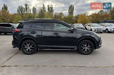 Внедорожник / Кроссовер Toyota RAV4 2017 в 