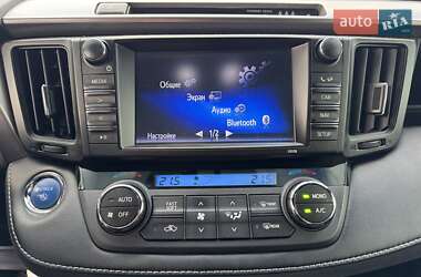Внедорожник / Кроссовер Toyota RAV4 2017 в 