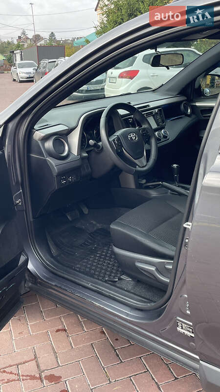 Внедорожник / Кроссовер Toyota RAV4 2016 в Ровно