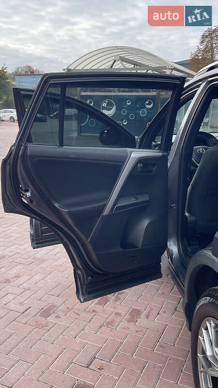 Внедорожник / Кроссовер Toyota RAV4 2016 в Ровно