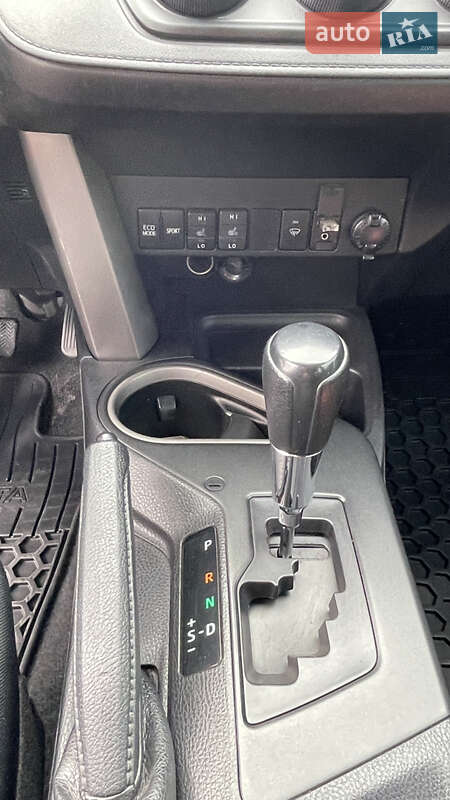 Внедорожник / Кроссовер Toyota RAV4 2016 в Ровно