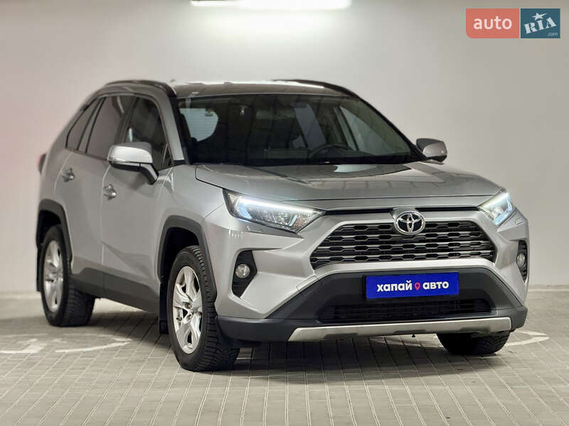 Внедорожник / Кроссовер Toyota RAV4 2019 в Киеве