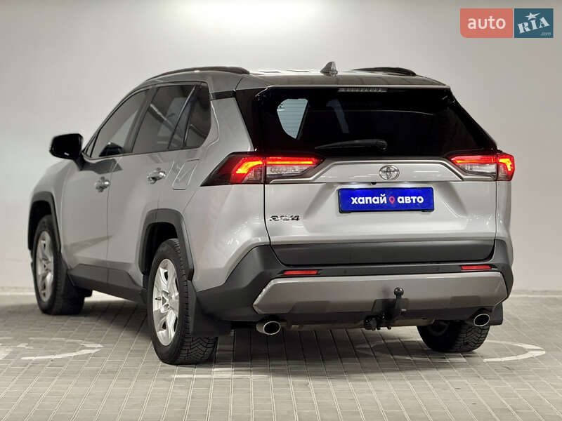 Внедорожник / Кроссовер Toyota RAV4 2019 в Киеве
