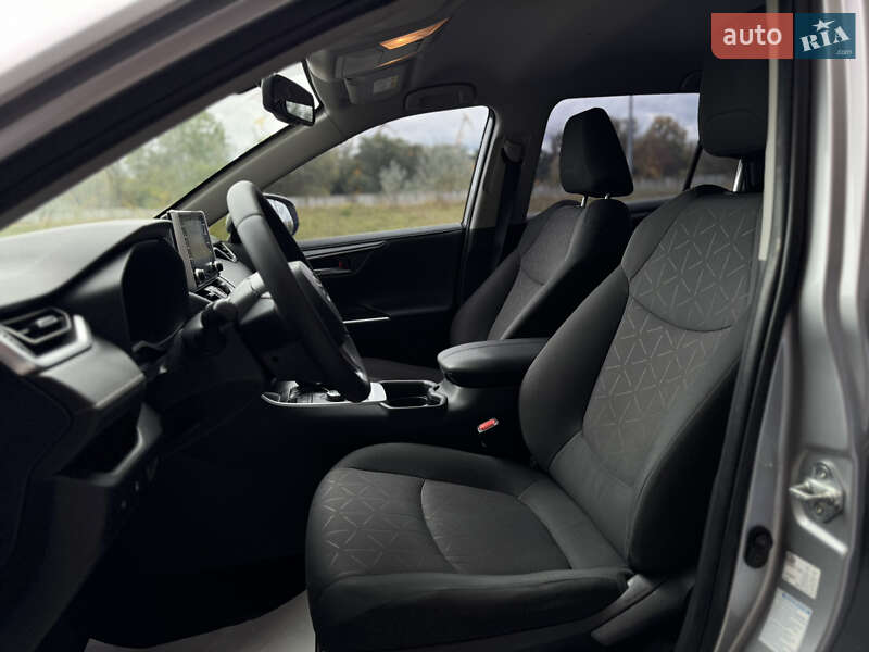 Внедорожник / Кроссовер Toyota RAV4 2019 в Киеве