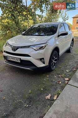 Внедорожник / Кроссовер Toyota RAV4 2017 в Сельцо