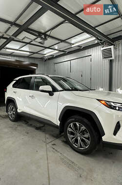 Внедорожник / Кроссовер Toyota RAV4 2022 в 