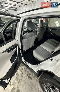 Внедорожник / Кроссовер Toyota RAV4 2022 в 