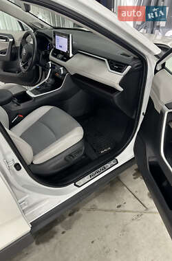 Внедорожник / Кроссовер Toyota RAV4 2022 в 