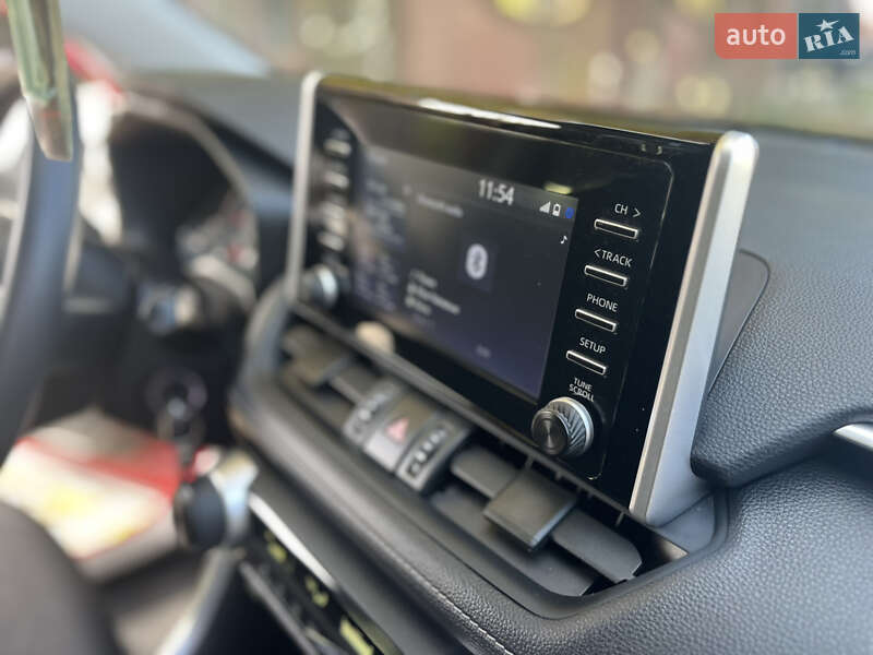 Внедорожник / Кроссовер Toyota RAV4 2020 в Софиевской Борщаговке