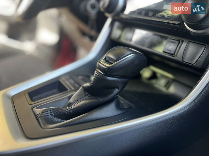 Внедорожник / Кроссовер Toyota RAV4 2020 в Софиевской Борщаговке