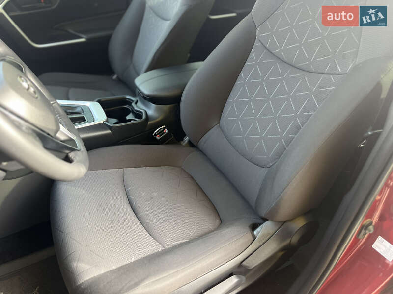 Внедорожник / Кроссовер Toyota RAV4 2020 в Софиевской Борщаговке