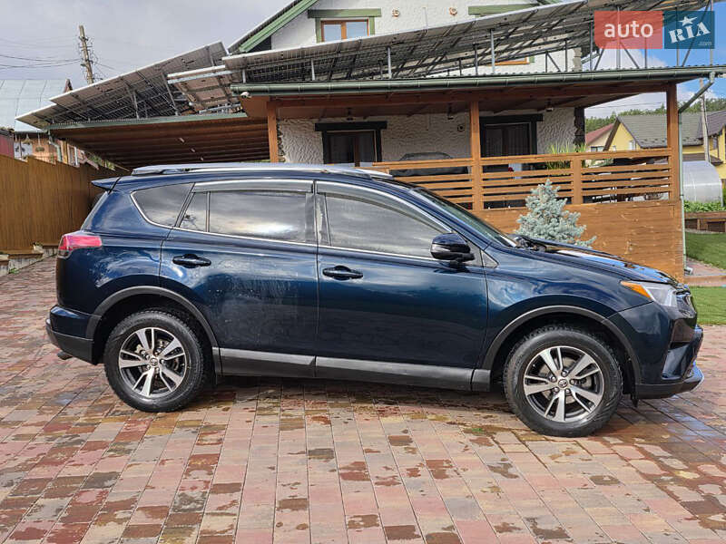Позашляховик / Кросовер Toyota RAV4 2018 в Хмельницькому