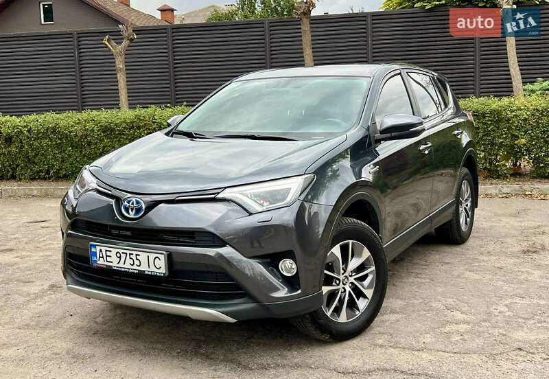 Внедорожник / Кроссовер Toyota RAV4 2017 в 
