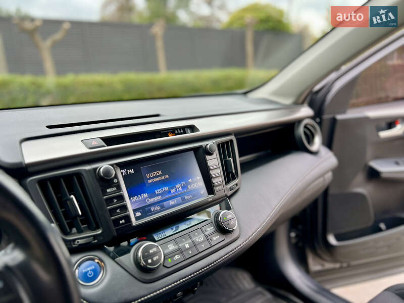 Внедорожник / Кроссовер Toyota RAV4 2017 в Днепре