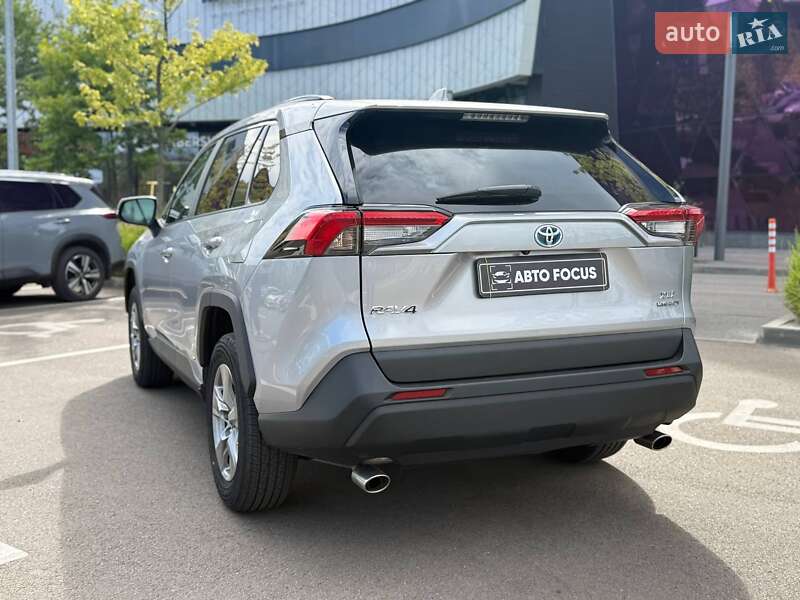 Позашляховик / Кросовер Toyota RAV4 2024 в Києві