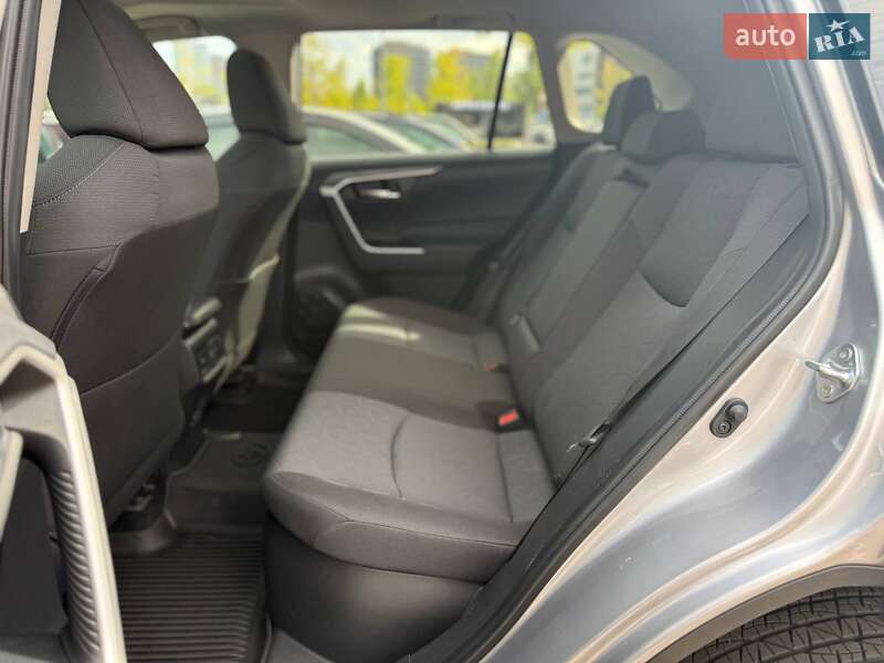 Позашляховик / Кросовер Toyota RAV4 2024 в Києві
