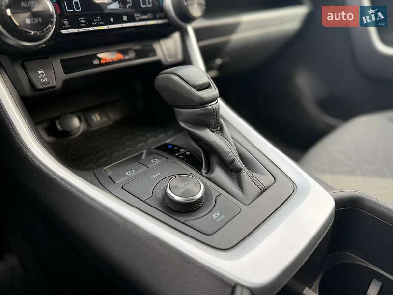 Позашляховик / Кросовер Toyota RAV4 2024 в Києві