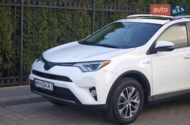 Позашляховик / Кросовер Toyota RAV4 2016 в 