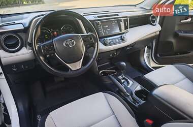 Позашляховик / Кросовер Toyota RAV4 2016 в 
