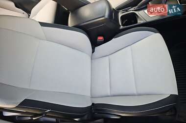 Позашляховик / Кросовер Toyota RAV4 2016 в 