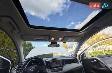 Позашляховик / Кросовер Toyota RAV4 2016 в 