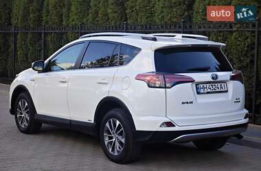 Позашляховик / Кросовер Toyota RAV4 2016 в 