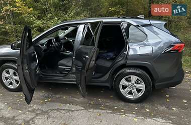 Внедорожник / Кроссовер Toyota RAV4 2020 в 
