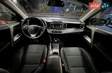 Внедорожник / Кроссовер Toyota RAV4 2017 в 