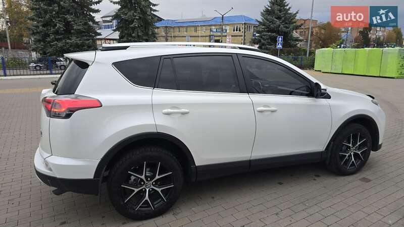 Позашляховик / Кросовер Toyota RAV4 2016 в Прилуках