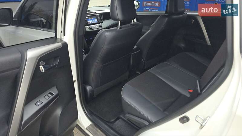 Позашляховик / Кросовер Toyota RAV4 2016 в Прилуках