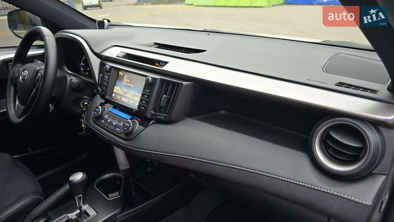 Позашляховик / Кросовер Toyota RAV4 2016 в Прилуках