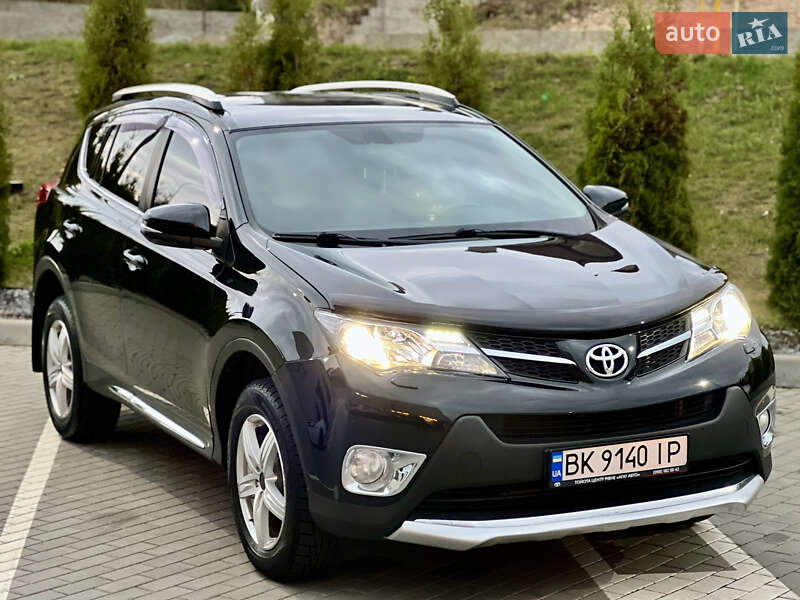 Внедорожник / Кроссовер Toyota RAV4 2014 в Ровно