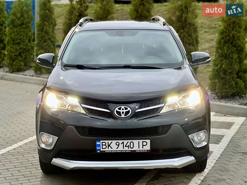 Внедорожник / Кроссовер Toyota RAV4 2014 в Ровно